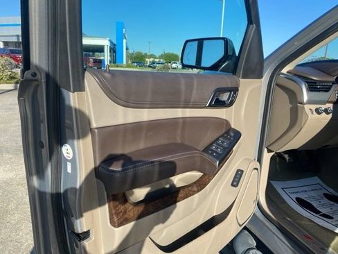Used 2017 Chevrolet Suburban LT image 14