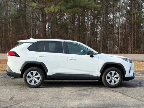 Used 2021 Toyota RAV4 LE image 3