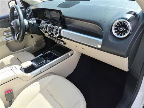 Used 2022 Mercedes-Benz GLB 250 4MATIC image 22