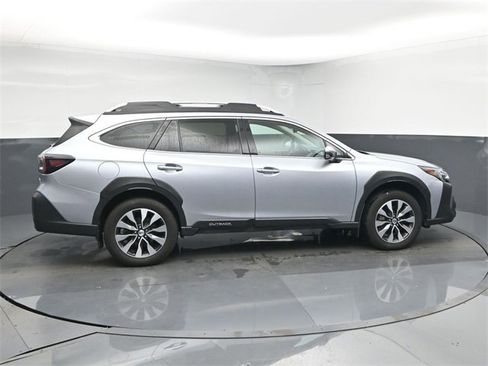 Used 2023 Subaru Outback Touring XT image 8