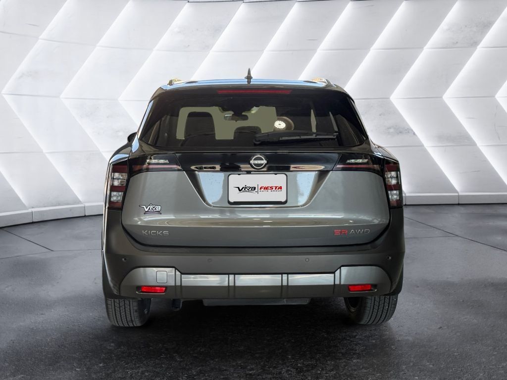 Used 2025 Nissan Kicks SR AWD/4WD image 5