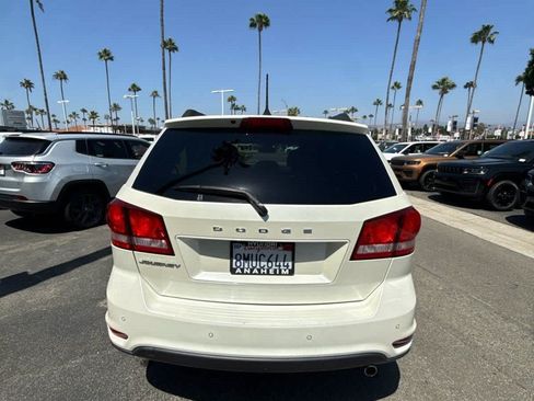 Used 2019 Dodge Journey SE FWD image 5
