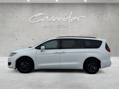 Used 2020 Chrysler Pacifica Touring-L Plus image 13