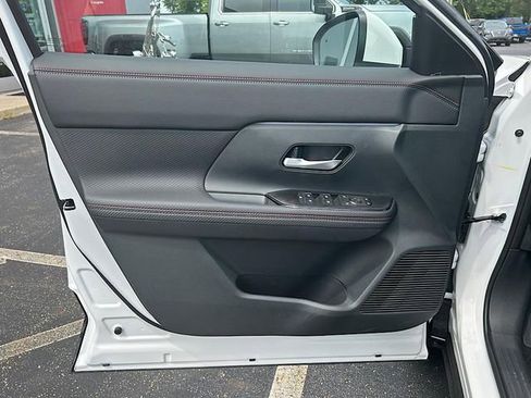 New 2025 Nissan Kicks SR w/ SR Premium Package AWD/4WD image 15