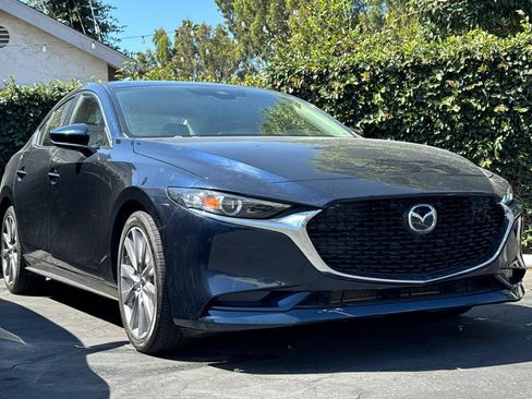 Used 2021 MAZDA MAZDA3 s FWD image 2