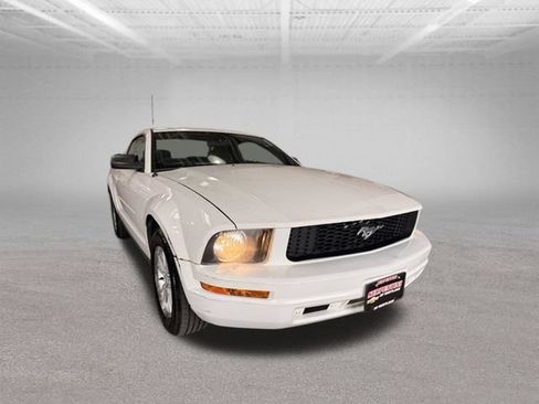 Used 2008 Ford Mustang Coupe RWD image 3
