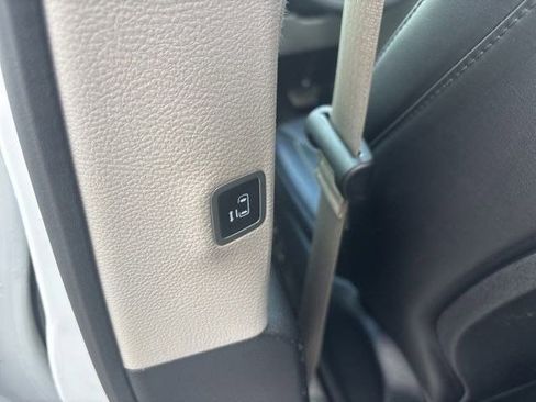 Used 2024 Chrysler Pacifica Touring-L FWD image 30