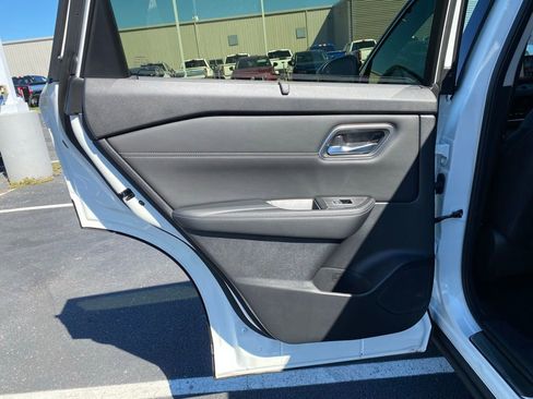 New 2026 Nissan Rogue Platinum w/ Platinum Premium Package image 18