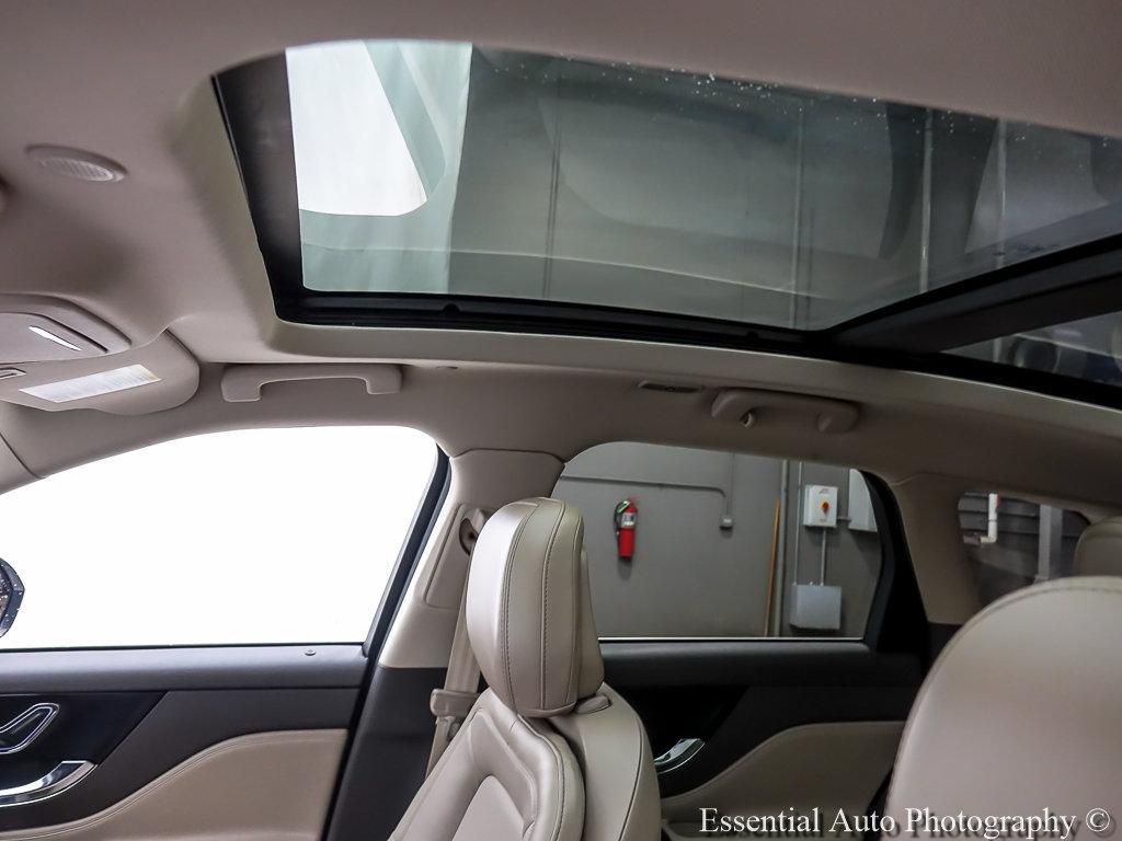 Used 2020 Lincoln Corsair AWD w/ Premium Package image 11