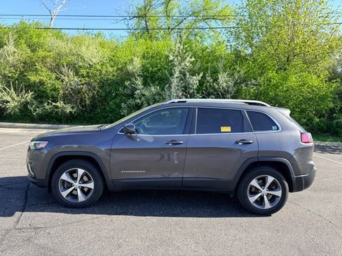 Used 2020 Jeep Cherokee Limited w/ Technology Group AWD/4WD image 2