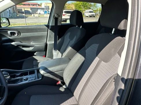 Certified 2023 Kia Sorento LX FWD image 8