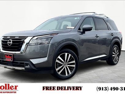 Used 2024 Nissan Pathfinder Platinum w/ Cargo Package