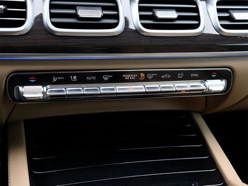 Certified 2025 Mercedes-Benz GLS 580 4MATIC image 28