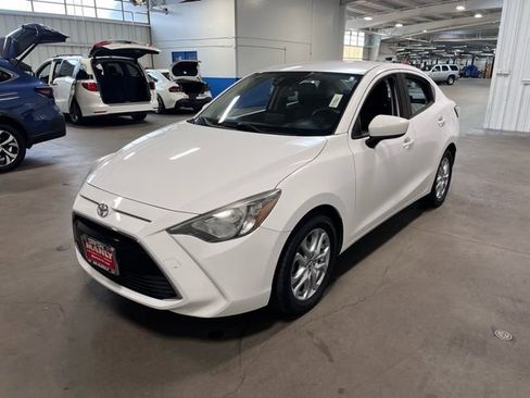Used 2017 Toyota Yaris iA image 7