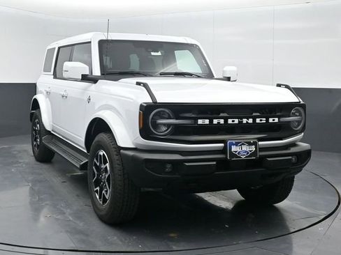 New 2025 Ford Bronco Outer Banks image 1