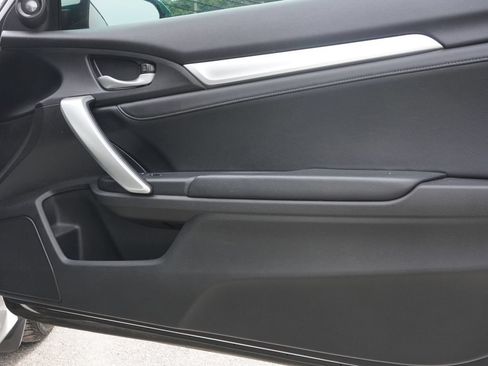 Used 2019 Honda Civic Touring image 20