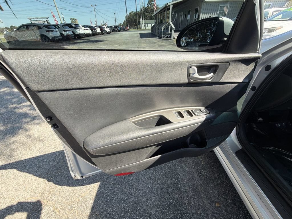 Used 2019 Kia Optima LX FWD image 12