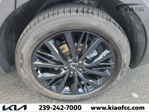Used 2022 Kia Telluride SX w/ Towing Package FWD image 6