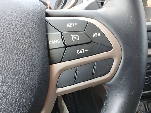 Used 2017 Jeep Cherokee Latitude w/ True North Edition AWD/4WD image 21