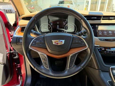 Used 2019 Cadillac XT5 Platinum AWD/4WD image 12