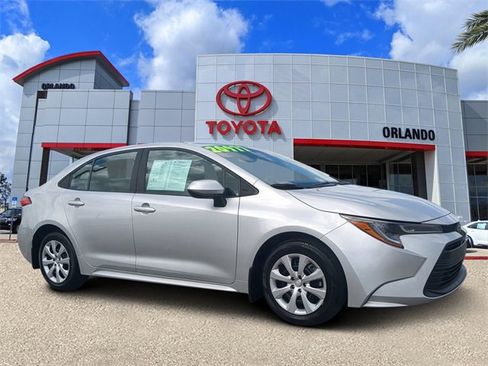 Certified 2025 Toyota Corolla LE image 1