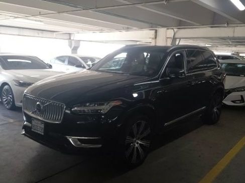 Used 2023 Volvo XC90 T8 Ultimate w/ Protection Package Premier AWD/4WD image 2