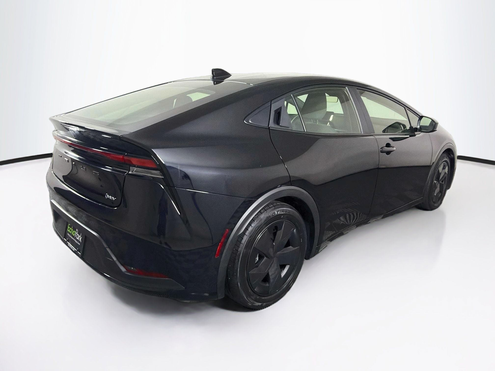 Used 2025 Toyota Prius LE FWD image 9