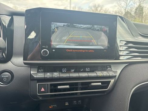 Used 2025 Toyota Camry LE image 10