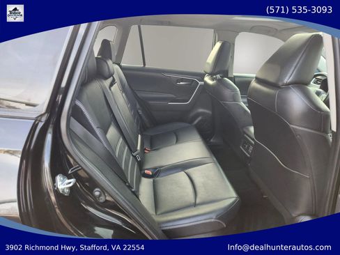 Used 2021 Toyota RAV4 XLE Premium AWD/4WD image 16