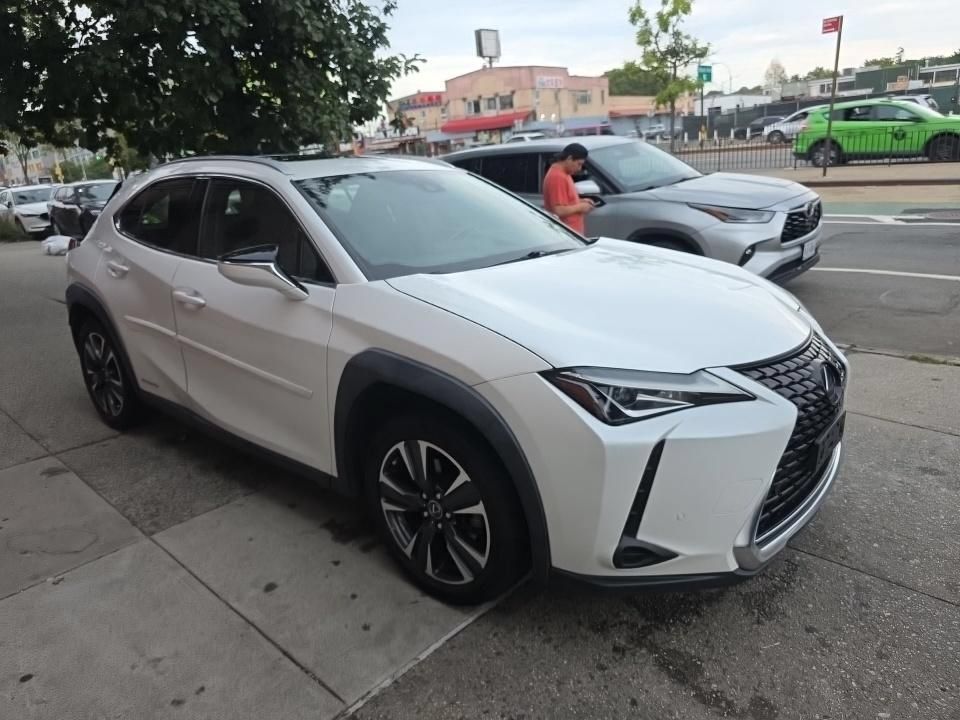 Used 2019 Lexus UX 250h AWD/4WD image 3
