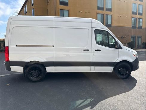 Used 2023 Mercedes-Benz Sprinter 2500 image 7