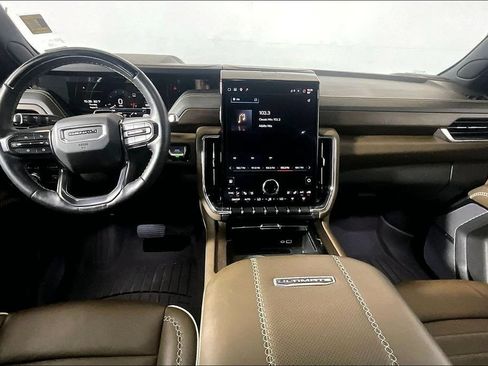 Used 2025 GMC Yukon Denali Ultimate AWD/4WD image 11