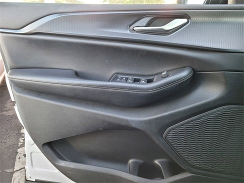 Certified 2023 Jeep Grand Cherokee Altitude image 15