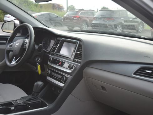 Used 2018 Hyundai Sonata SE FWD image 10
