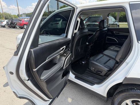 Used 2020 Kia Telluride LX AWD/4WD image 13