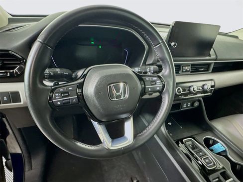 Used 2024 Honda Pilot Touring image 9