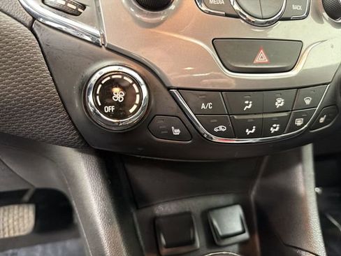 Used 2018 Chevrolet Cruze LT w/ Sun And Sound Package image 30