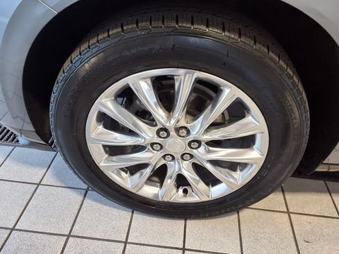 Used 2021 Buick Enclave Premium w/ Sun and Sites Package AWD/4WD image 5