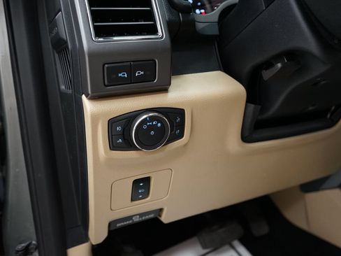 Used 2019 Ford F250 XLT w/ XLT Premium Package AWD/4WD image 28