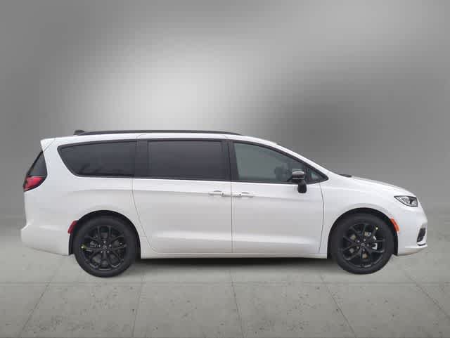 New 2026 Chrysler Pacifica Select FWD image 9