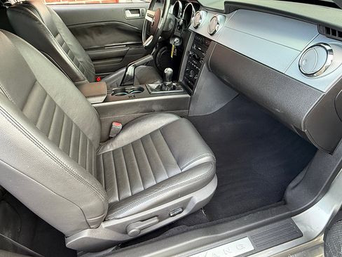 Used 2009 Ford Mustang GT Premium image 18