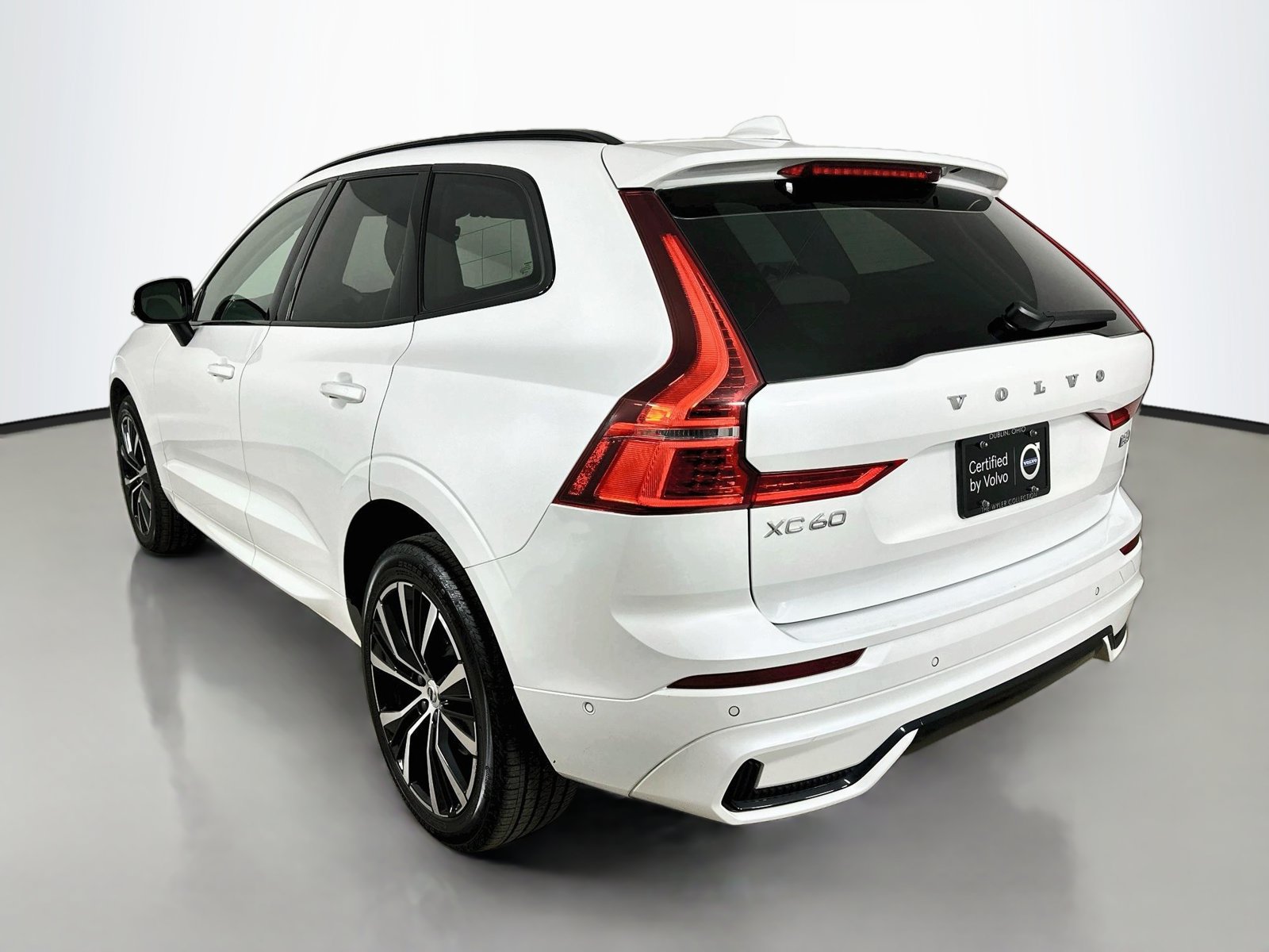 Certified 2024 Volvo XC60 B5 Plus w/ Climate Package AWD/4WD image 7