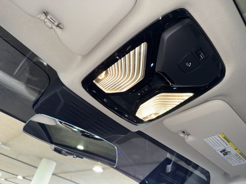 Used 2025 BMW X7 xDrive40i image 33