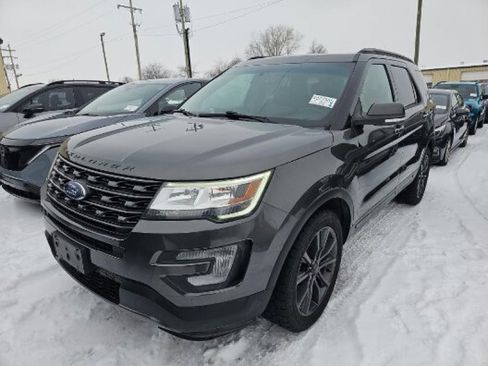 Used 2017 Ford Explorer XLT w/ Equipment Group 202A AWD/4WD image 3