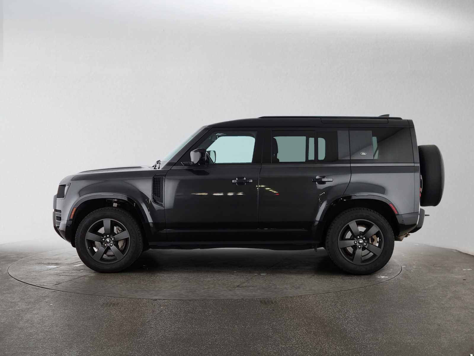 Used 2023 Land Rover Defender 110 X-Dynamic SE AWD/4WD image 2