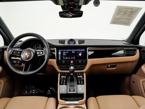 Certified 2026 Porsche Macan AWD/4WD image 17