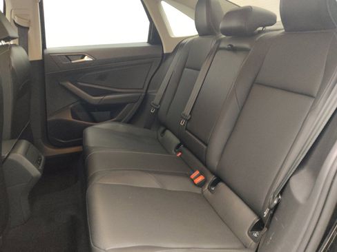 Used 2019 Volkswagen Jetta SE w/ Cold Weather Package image 18