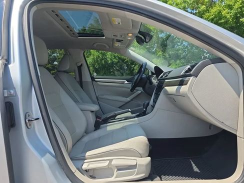 Used 2016 Volkswagen Passat 1.8T SE FWD image 44
