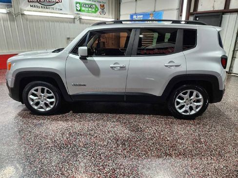 Used 2018 Jeep Renegade Latitude image 4