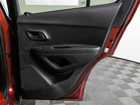 Used 2019 Chevrolet Trax LT w/ LT Convenience Package image 39